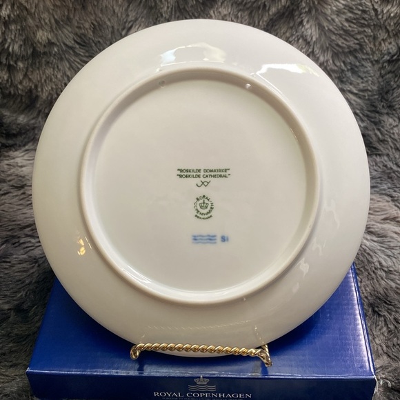 Royal Copenhagen Blue Winter Scene Plate - Picture 5 of 16